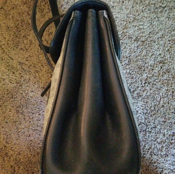 AUTHENTIC VINTAGE GUCCI SATCHEL - Picture 4 of 8